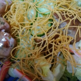 カリカリ麺サラダ
